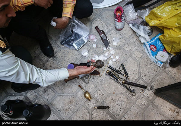 انهدام باند خانوادگی توزیع شیشه در تهران+عکس