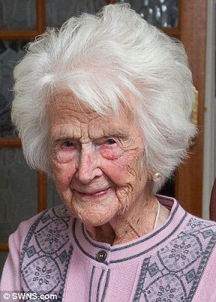 پیرترین زن بریتانیایی از دنیا رفت+عکس