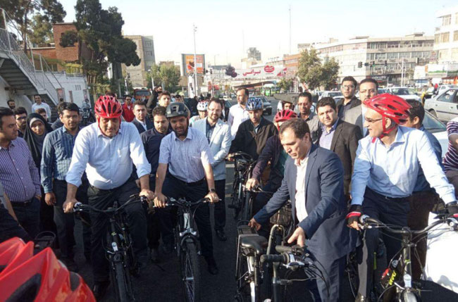 دوچرخه‌سواری آذری جهرمی همراه با شهردار تهران+عکس