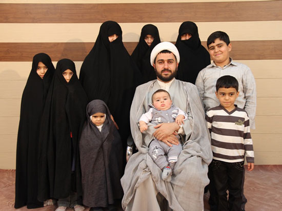 طلبه ۳۷ساله‌، صاحب پرجمعیت‌ترین خانواده ایرانی +عکس