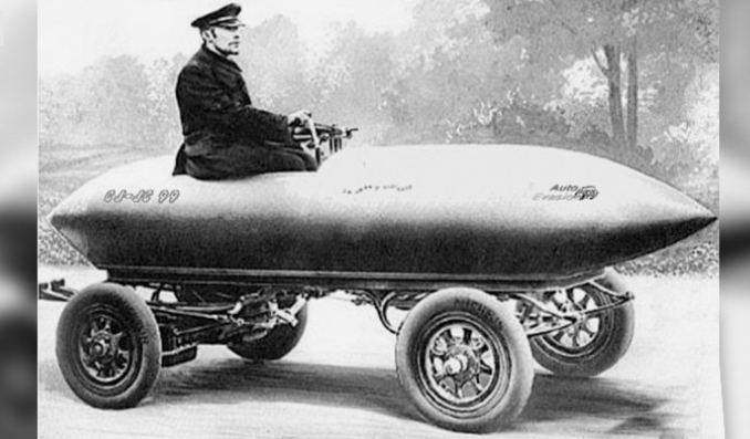 نخستین خودرو با سرعت بیش از ۱۰۰ کیلومتر در ساعت +عکس