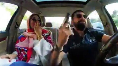 واکنش پلیس به ویدئوی مسلحانه افشانی و همسرش