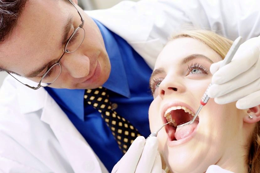 چگونه می توانیم یک دندانپزشک خوب و با قیمت مناسب پیدا کنیم؟