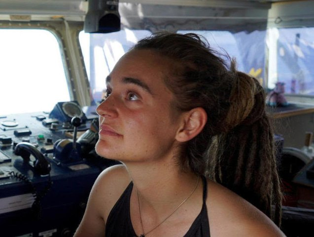 کاپیتان زن یک کشتی نجات، ترند اول توئیتر شد +عکس
