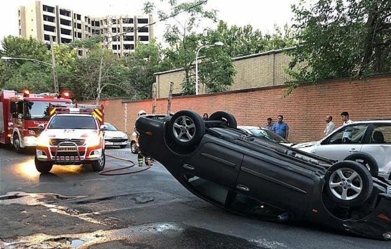 حادثه ای عجیب برای یک خودرو در محله لاکچری نشین تهران+عکس