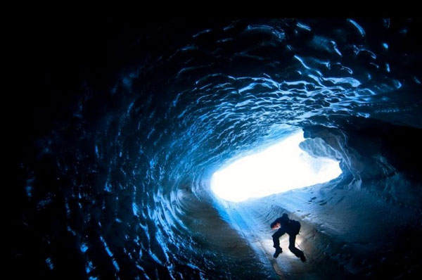 غار یخی در عکس روز نشنال جئوگرافیک