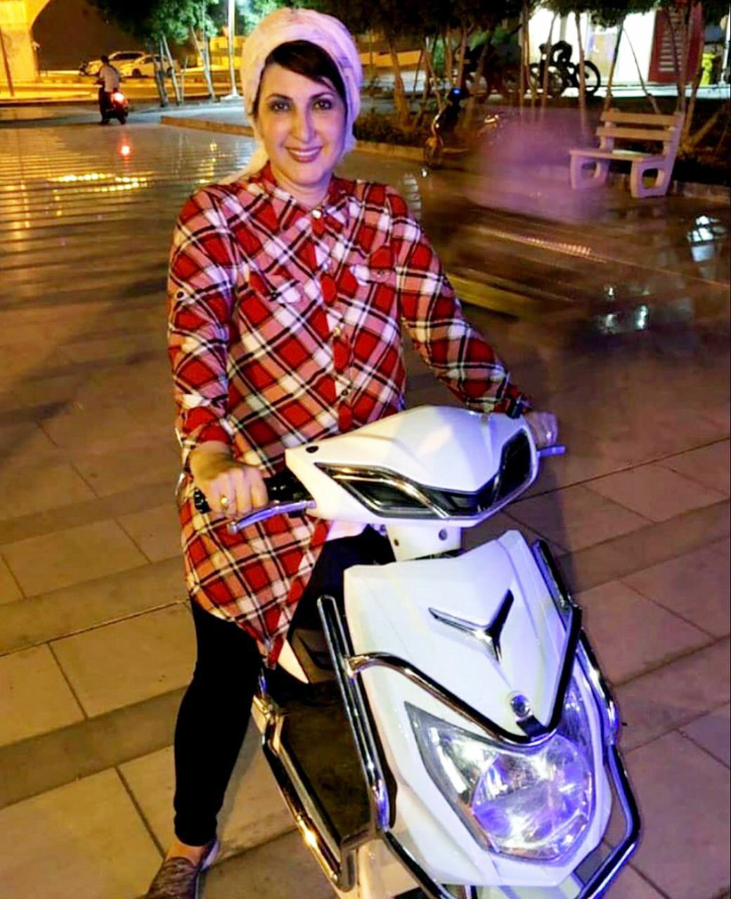 فاطمه گودرزی در حال موتورسواری در خیابان + عکس