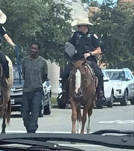 رفتار نژادپرستانه پلیس تگزاس با یک سیاه‌پوست +عکس