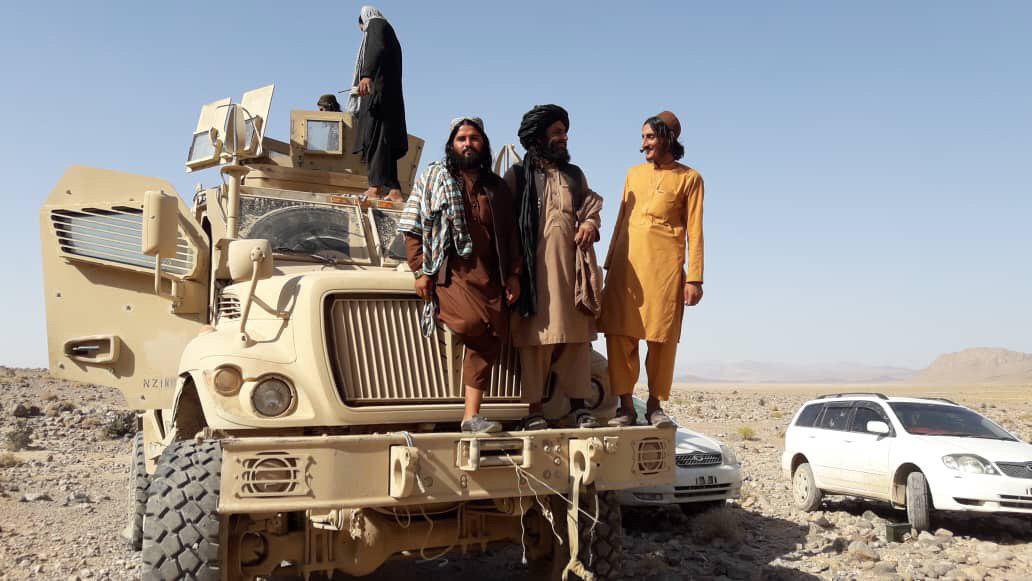 طالبان افغانستان خودروی زرهی آمریکایی را صاحب شدند + عکس
