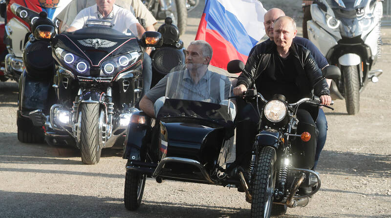 موتور سواری پوتین+عکس