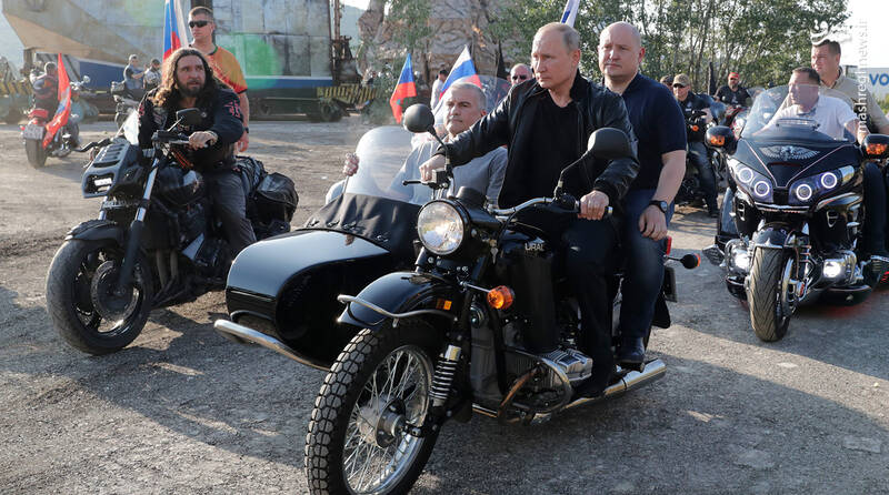 موتور سواری پوتین+عکس