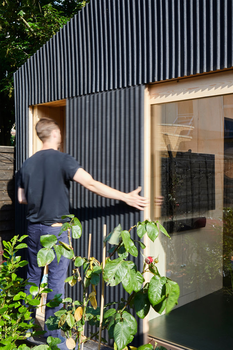استودیو معماری کوچک و دنج به همراه حیاط خلوت