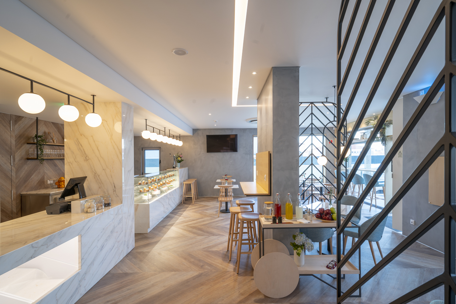 بازسازی و طراحی داخلی منحصر به فرد نانوایی و کافه قنادی