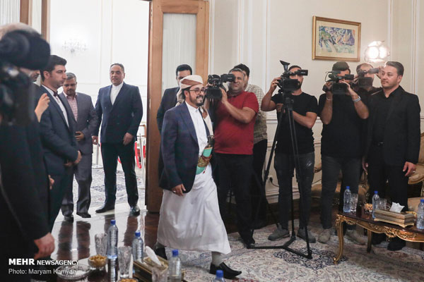 سفیر جدید یمن با خنجر به دیدار ظریف آمد+عکس