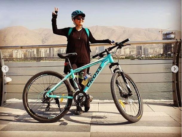 دوچرخه سواری آناهیتا همتی در تهران + عکس