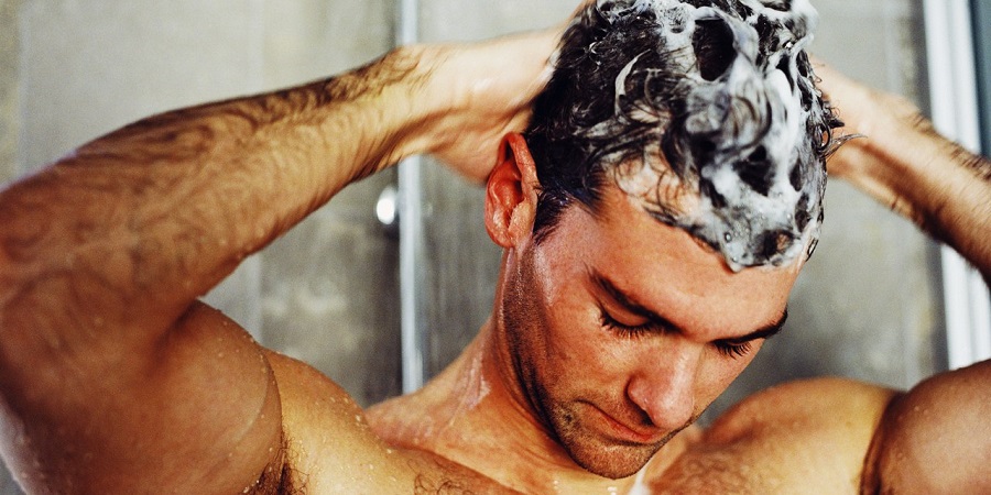 5 نشانه ای که می گویند در شستن موهایتان زیاده روی می کنید
