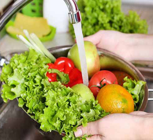ضد عفونی کردن سبزیجات با این محلول خانگی