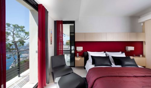 دکوراسیون اتاق خواب با تناژ رنگی قرمز
