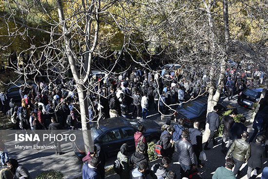 تجمع دانشجویان دانشگاه تبریز در اعتراض به گرانی