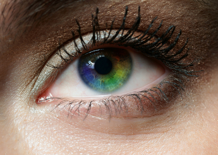 ۷ چیزی که می توانند رنگ چشم ها را تغییر دهند