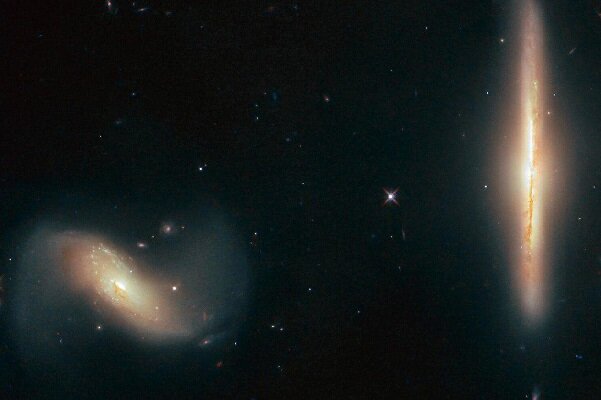 شکار تصویر دو کهکشان زیبا توسط هابل+عکس