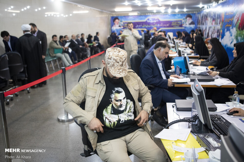 سردار سلیمانی روی پیر‌ا‌هن یک کاندیدای انتخابات+ عکس
