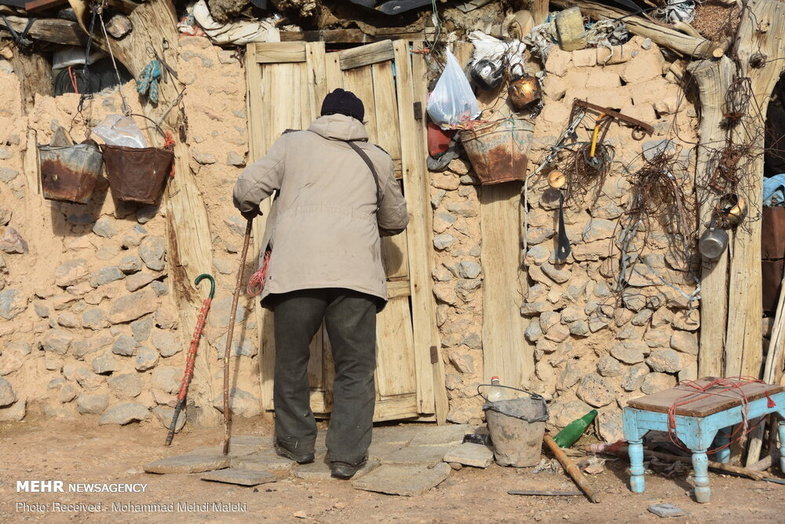چوپان ۸۰ ساله ایرانی که تنها در بیابان زندگی می‌کند+عکس