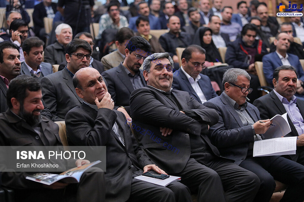 ژست های شهردار تهران در مراسم کمک به شهرهای زلزله زده +عکس