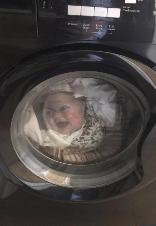 پدری که پس از دیدن پسرش در ماشین لباس‌شویی سکته کرد+عکس