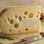 روش عجیب برای خوشمزه شدن پنیرها در سوئیس