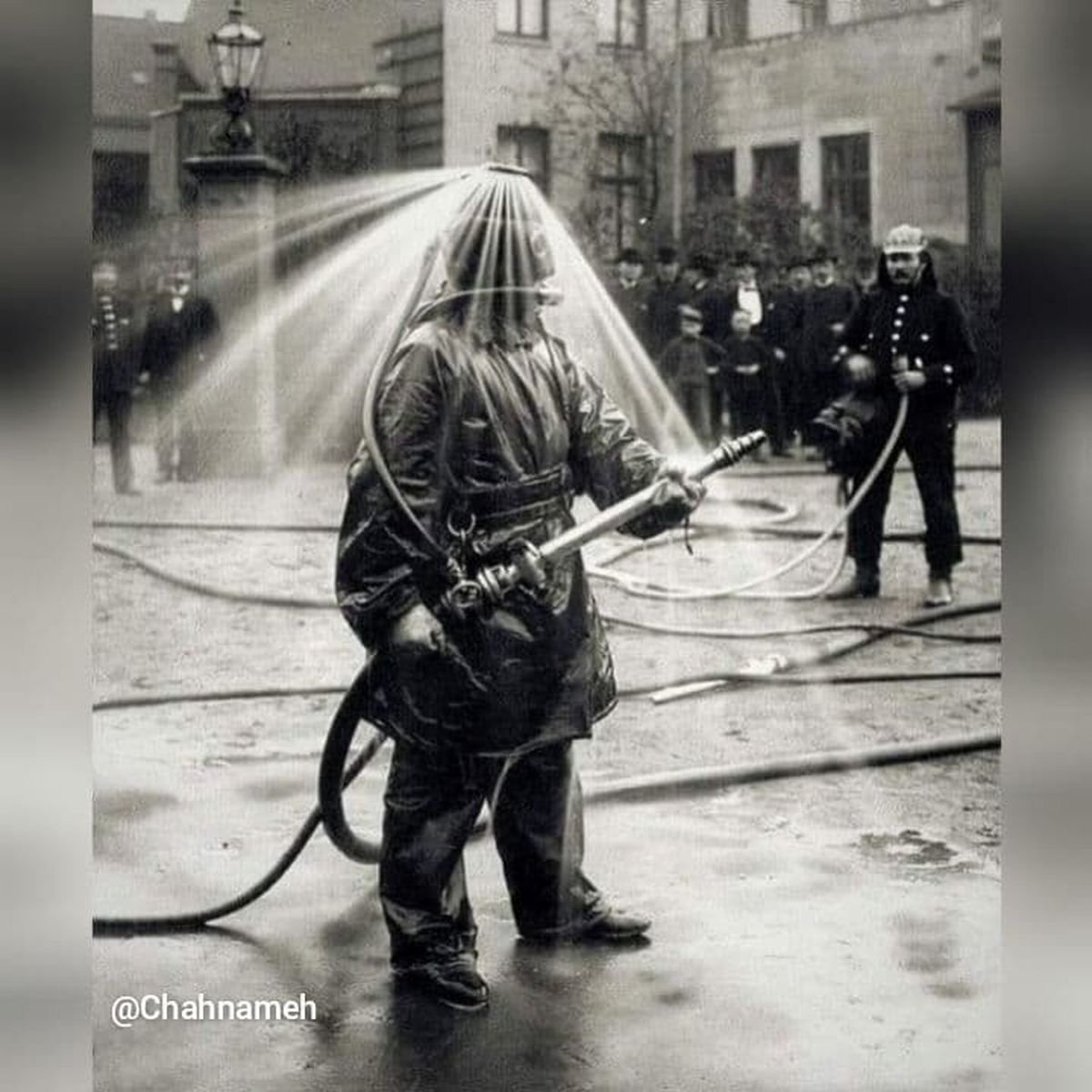 اوایل لباس آتش‌نشانان در اروپا +عکس