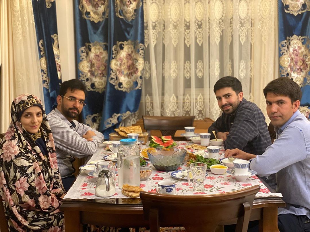 افطاری متفاوت وزیر جوان و همسرش با دو مهمان +عکس