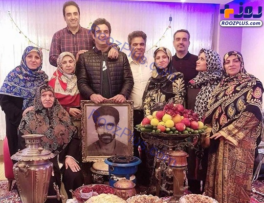 عکس یادگاری منوچهر هادی با خانواده‌اش