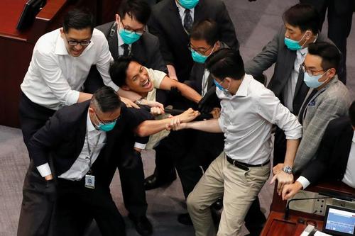 از بازگشایی واتیکان تا درگیری در پارلمان هنگ‌کنگ