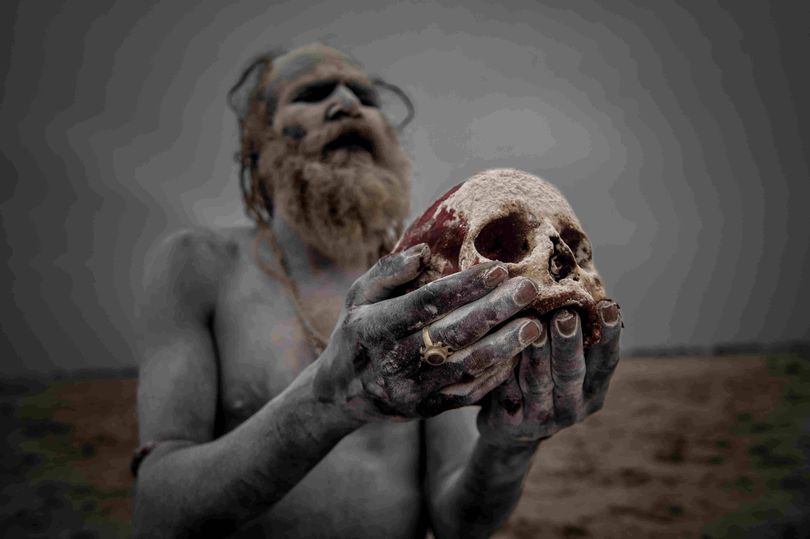 تصاویری از آگوری ها؛ فرقه‌ مذهبی آدمخوار هند که گوشت انسان، مدفوع و سم می‌خورند
