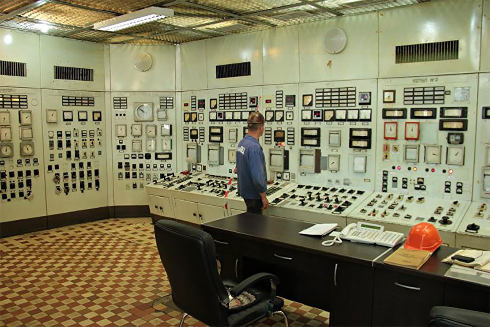 زیبایی فراموش شده اتاق‌های کنترل پردکمه عصر آنالوگ: از رآکتورهای عصر شوروی تا بویینگ و استودیوهای تلویزیون