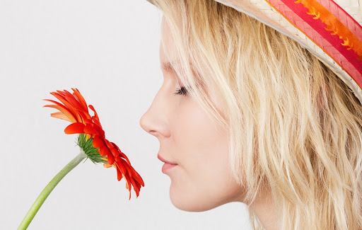 بوییدن کدام گل‌ها خاصیت درمانی دارد؟