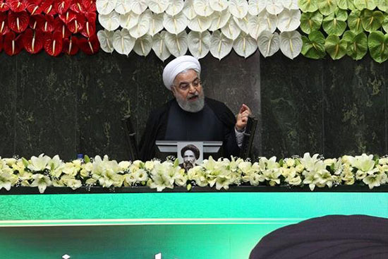 دو تصویر مقایسه‌ای از حسن روحانی در مجلس