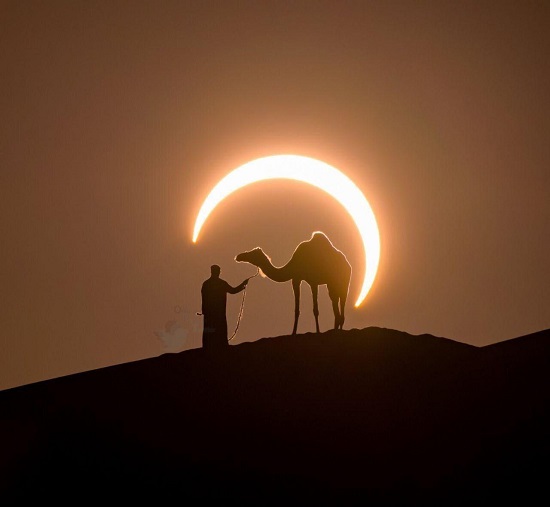 شکار لحظه‌ای زیبا از خورشید گرفتگی در امارات