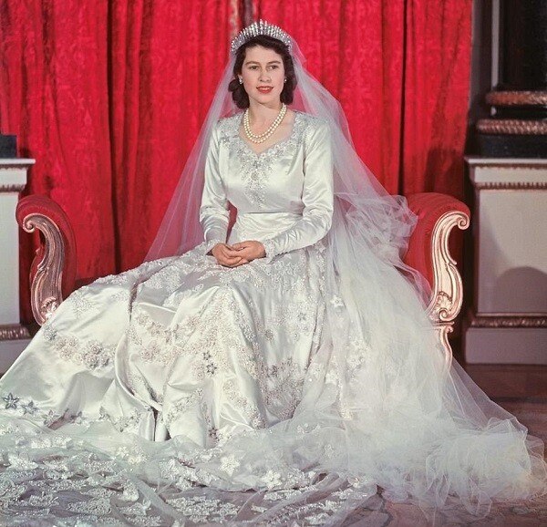مراسم ازدواج خصوصی نوه ملکه انگلیس در کلیسای سلطنتی