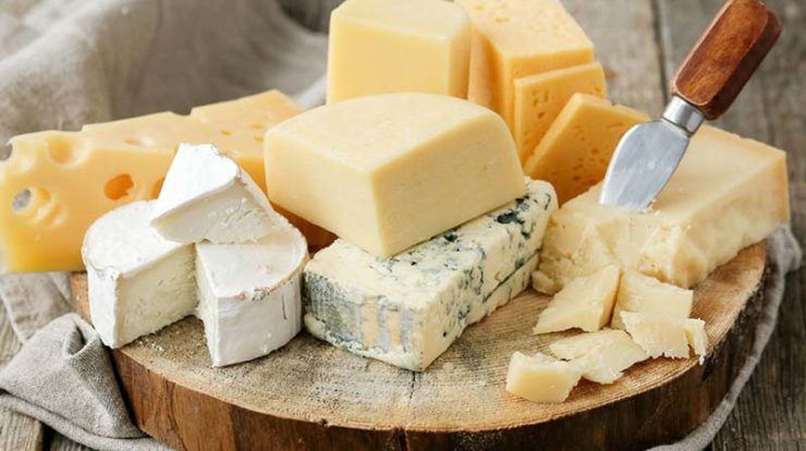 خوردن پنیر با این ۲ ماده غذایی ممنوع