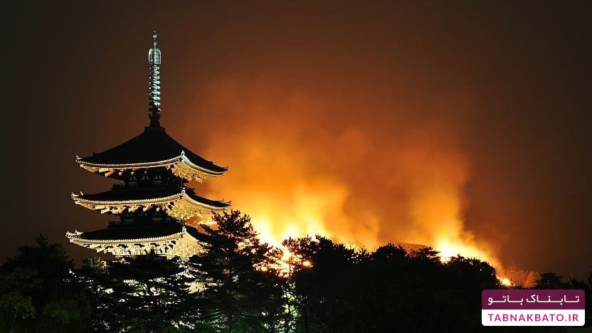 سوزاندن کامل یک کوه در جشنواره‌ای ژاپنی