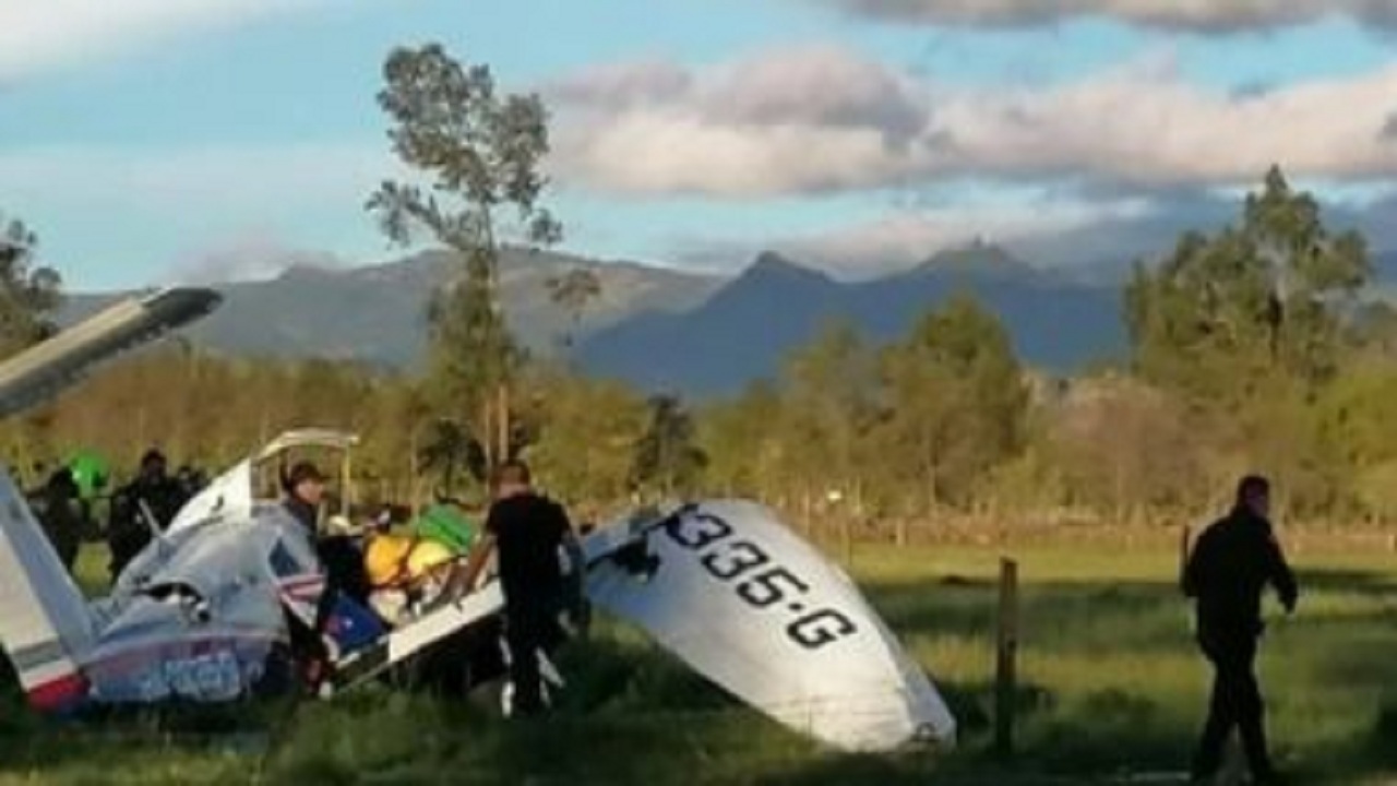 نجات معجزه آسای کودک یک‌ساله در سقوط هواپیما +عکس
