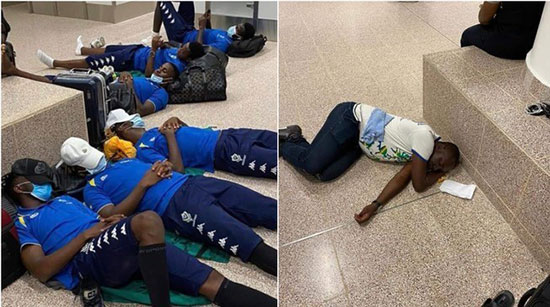 خوابیدن اوبامیانگ و هم‌تیمی‌ها در کف فرودگاه+عکس