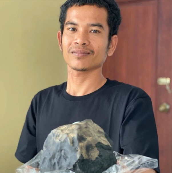 سقوط شهاب سنگ مرد اندونزیایی را یک شبه میلیونرکرد +عکس