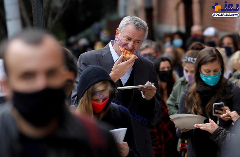 پیتزا خوری شهردار نیویورک در صف رأی+ عکس