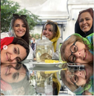 الهام پاوه نژاد در کنار دوستانش + عکس