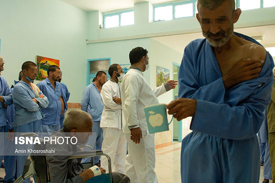 تصاویرِ واکسیناسیون بیماران روانی مزمن در مشهد