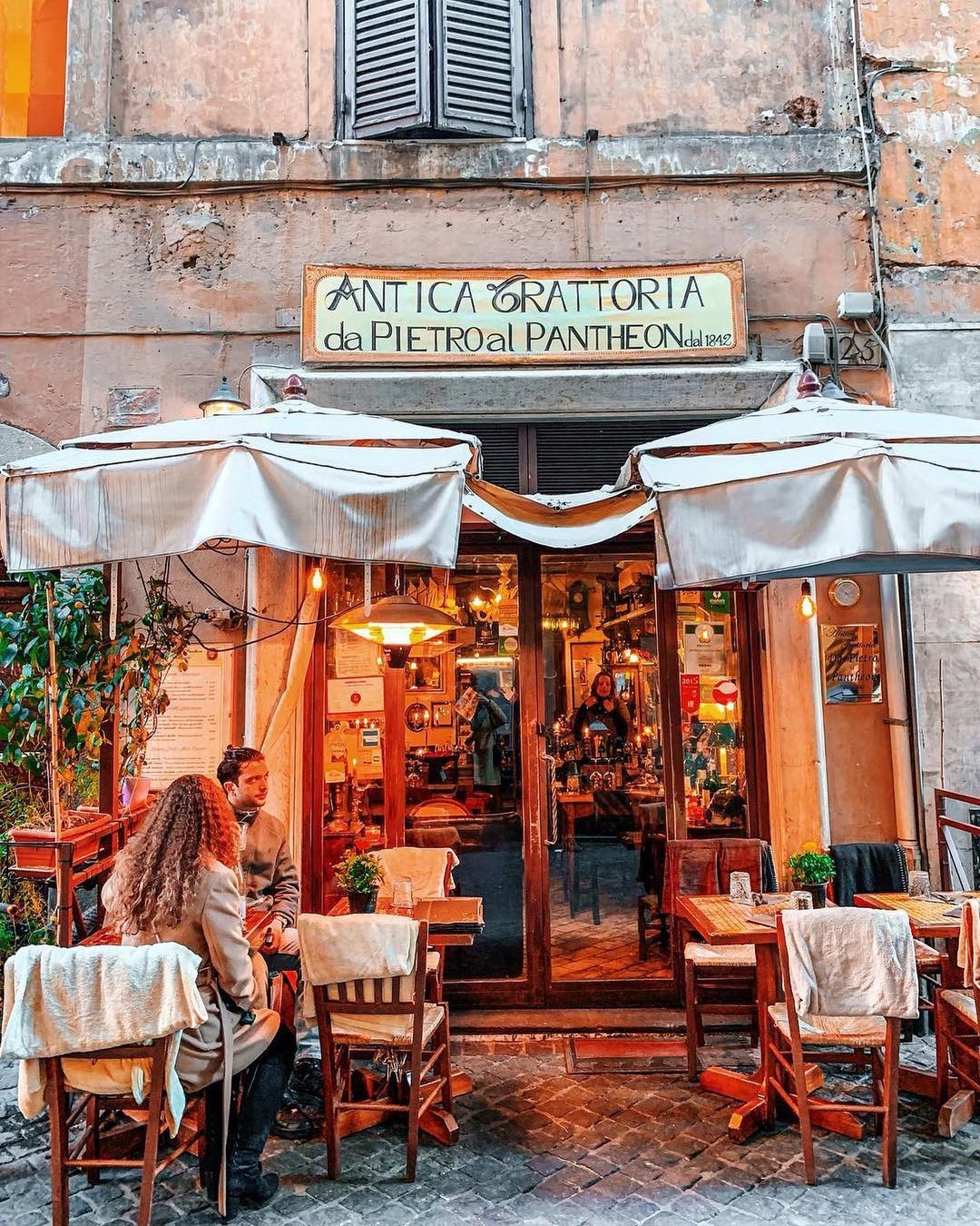 دنج‌ترین کافه‌های قدیمی و زیبای شهر رم