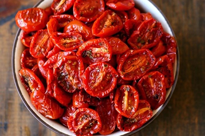 طرز تهیه گوجه‌فرنگی خشک‌شده طعم‌دار و فواید شگفت‌انگیز گوجه خشک‌